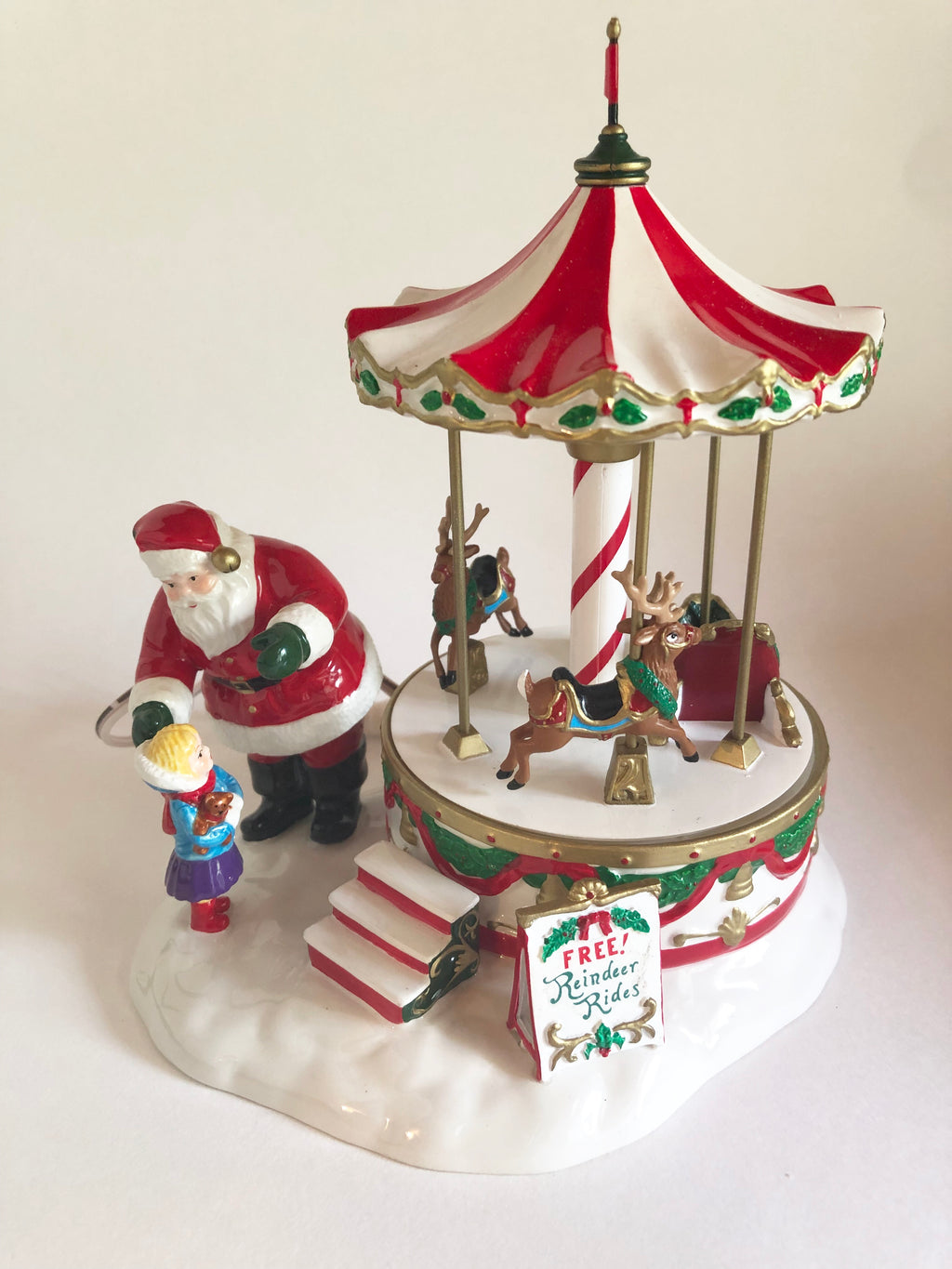 Santa Comes to Town 2004 original snow village department 56